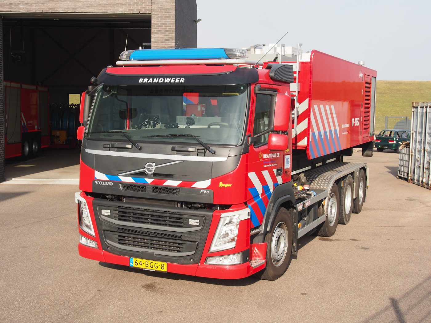 Voertuigen van de bedrijfsbrandweer in het Rotterdamse havengebied